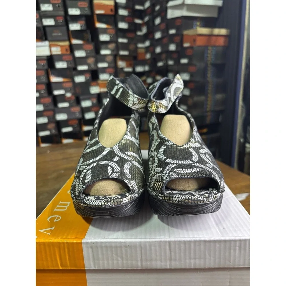 Bernie Mev Mely Hideaway Metallic Wedge Sandals Silver Gold Size 36 US 5.5-6